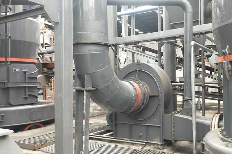 大型石頭磨粉機(jī)型號(hào)有哪些？選購(gòu)時(shí)要注意什么？